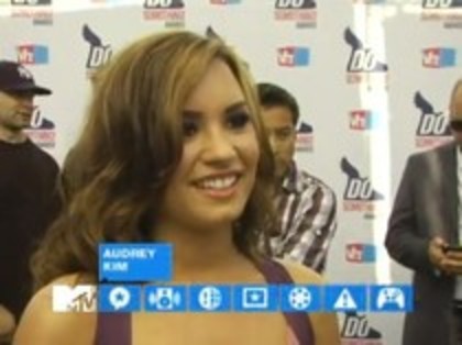 Vh1 Do Something Awards 2010-Red Carpet Interview (1) - Demilush - Vh1 Do Something Awards 2010 - Red Carpet Interview Part oo1