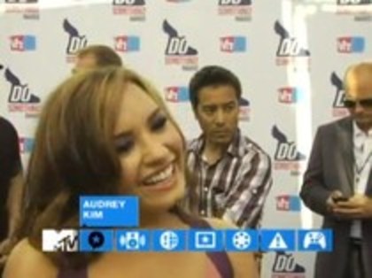 Vh1 Do Something Awards 2010-Red Carpet Interview (6) - Demilush - Vh1 Do Something Awards 2010 - Red Carpet Interview Part oo1