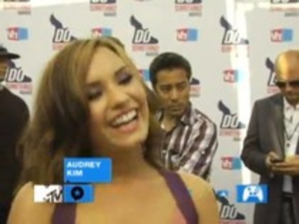 Vh1 Do Something Awards 2010-Red Carpet Interview (8) - Demilush - Vh1 Do Something Awards 2010 - Red Carpet Interview Part oo1