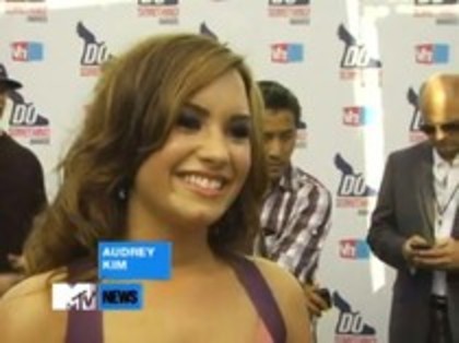 Vh1 Do Something Awards 2010-Red Carpet Interview (12) - Demilush - Vh1 Do Something Awards 2010 - Red Carpet Interview Part oo1