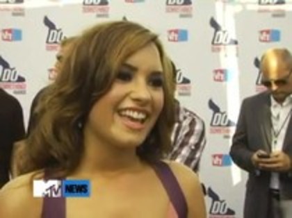 Vh1 Do Something Awards 2010-Red Carpet Interview (14) - Demilush - Vh1 Do Something Awards 2010 - Red Carpet Interview Part oo1