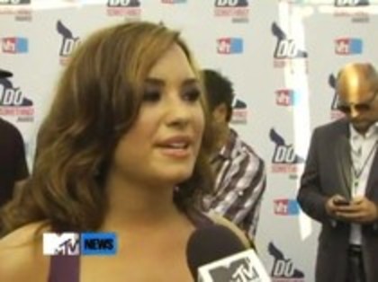 Vh1 Do Something Awards 2010-Red Carpet Interview (15) - Demilush - Vh1 Do Something Awards 2010 - Red Carpet Interview Part oo1