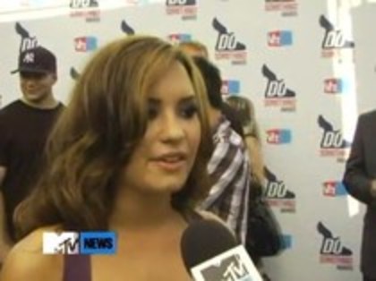 Vh1 Do Something Awards 2010-Red Carpet Interview (481) - Demilush - Vh1 Do Something Awards 2010 - Red Carpet Interview Part oo2