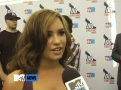 Vh1 Do Something Awards 2010-Red Carpet Interview (490) - Demilush - Vh1 Do Something Awards 2010 - Red Carpet Interview Part oo2