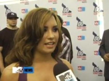 Vh1 Do Something Awards 2010-Red Carpet Interview (494) - Demilush - Vh1 Do Something Awards 2010 - Red Carpet Interview Part oo2