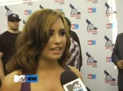 Vh1 Do Something Awards 2010-Red Carpet Interview (494)