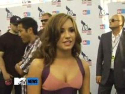 Vh1 Do Something Awards 2010-Red Carpet Interview (500) - Demilush - Vh1 Do Something Awards 2010 - Red Carpet Interview Part oo2