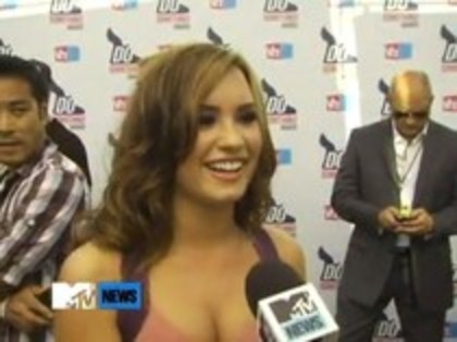Vh1 Do Something Awards 2010-Red Carpet Interview (1451) - Demilush - Vh1 Do Something Awards 2010 - Red Carpet Interview Part oo4