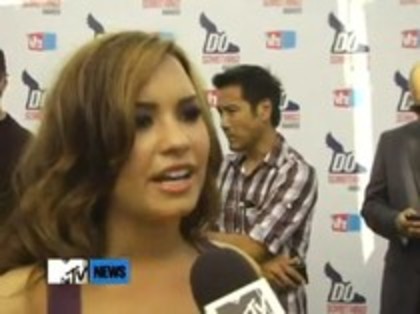 Vh1 Do Something Awards 2010-Red Carpet Interview (30)