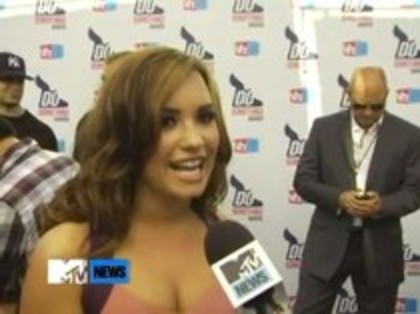 Vh1 Do Something Awards 2010-Red Carpet Interview (1001) - Demilush - Vh1 Do Something Awards 2010 - Red Carpet Interview Part oo3