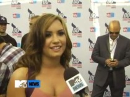 Vh1 Do Something Awards 2010-Red Carpet Interview (1002) - Demilush - Vh1 Do Something Awards 2010 - Red Carpet Interview Part oo3