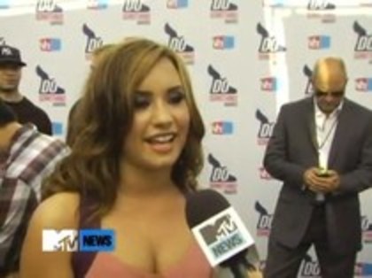 Vh1 Do Something Awards 2010-Red Carpet Interview (1003) - Demilush - Vh1 Do Something Awards 2010 - Red Carpet Interview Part oo3