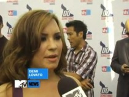 Vh1 Do Something Awards 2010-Red Carpet Interview (29)