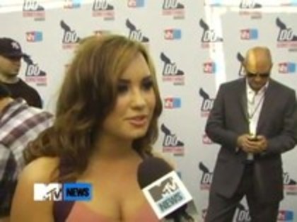 Vh1 Do Something Awards 2010-Red Carpet Interview (1000) - Demilush - Vh1 Do Something Awards 2010 - Red Carpet Interview Part oo3