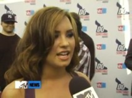 Vh1 Do Something Awards 2010-Red Carpet Interview (49) - Demilush - Vh1 Do Something Awards 2010 - Red Carpet Interview Part oo1