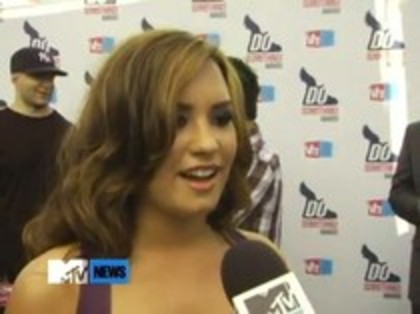 Vh1 Do Something Awards 2010-Red Carpet Interview (51) - Demilush - Vh1 Do Something Awards 2010 - Red Carpet Interview Part oo1