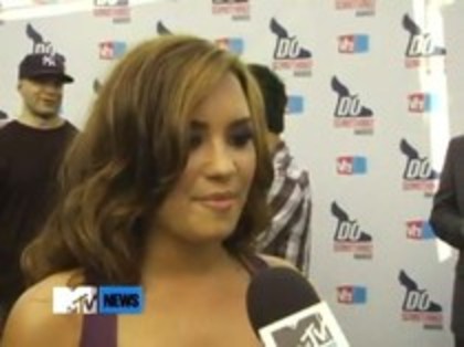 Vh1 Do Something Awards 2010-Red Carpet Interview (52) - Demilush - Vh1 Do Something Awards 2010 - Red Carpet Interview Part oo1