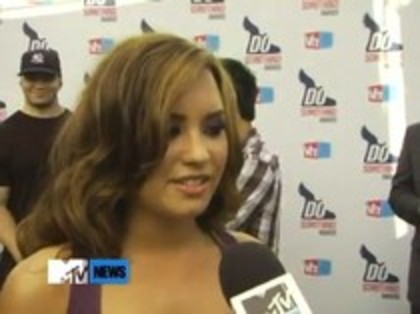 Vh1 Do Something Awards 2010-Red Carpet Interview (53) - Demilush - Vh1 Do Something Awards 2010 - Red Carpet Interview Part oo1