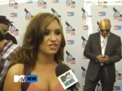 Vh1 Do Something Awards 2010-Red Carpet Interview (999)