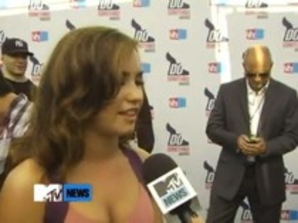 Vh1 Do Something Awards 2010-Red Carpet Interview (1008) - Demilush - Vh1 Do Something Awards 2010 - Red Carpet Interview Part oo3