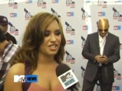 Vh1 Do Something Awards 2010-Red Carpet Interview (998)