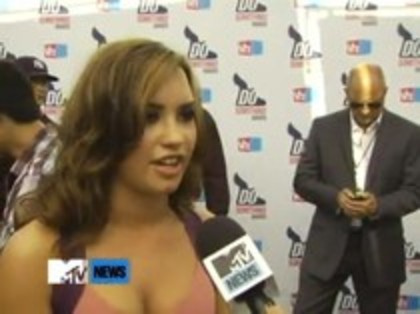 Vh1 Do Something Awards 2010-Red Carpet Interview (1009) - Demilush - Vh1 Do Something Awards 2010 - Red Carpet Interview Part oo3