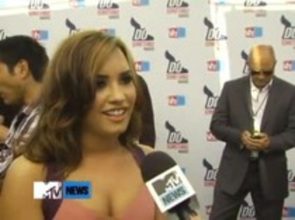 Vh1 Do Something Awards 2010-Red Carpet Interview (1011) - Demilush - Vh1 Do Something Awards 2010 - Red Carpet Interview Part oo3