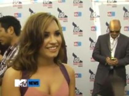 Vh1 Do Something Awards 2010-Red Carpet Interview (1012) - Demilush - Vh1 Do Something Awards 2010 - Red Carpet Interview Part oo3