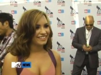 Vh1 Do Something Awards 2010-Red Carpet Interview (1014) - Demilush - Vh1 Do Something Awards 2010 - Red Carpet Interview Part oo3