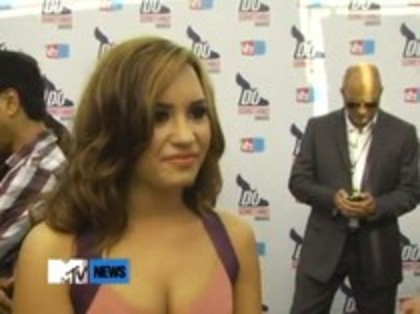 Vh1 Do Something Awards 2010-Red Carpet Interview (1017) - Demilush - Vh1 Do Something Awards 2010 - Red Carpet Interview Part oo3