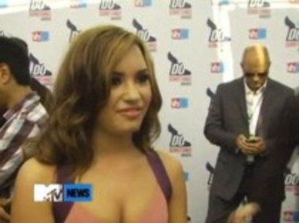 Vh1 Do Something Awards 2010-Red Carpet Interview (1018) - Demilush - Vh1 Do Something Awards 2010 - Red Carpet Interview Part oo3