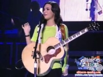 Demi Lovato - Catch Me Live (21) - Demilush - Catch Me Live Part oo1