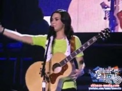 Demi Lovato - Catch Me Live (26)