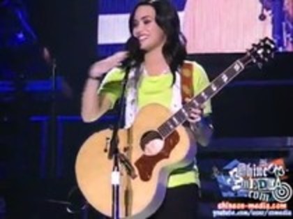 Demi Lovato - Catch Me Live (71)