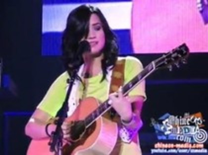 Demi Lovato - Catch Me Live (520)