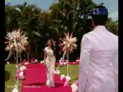 00_02_18 - sara khan 3