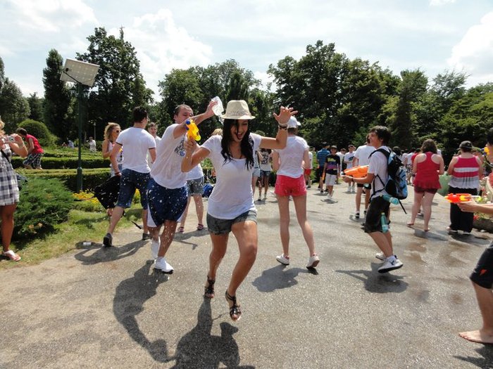 216678_256205144405350_100000475985339_1080198_2821029_n