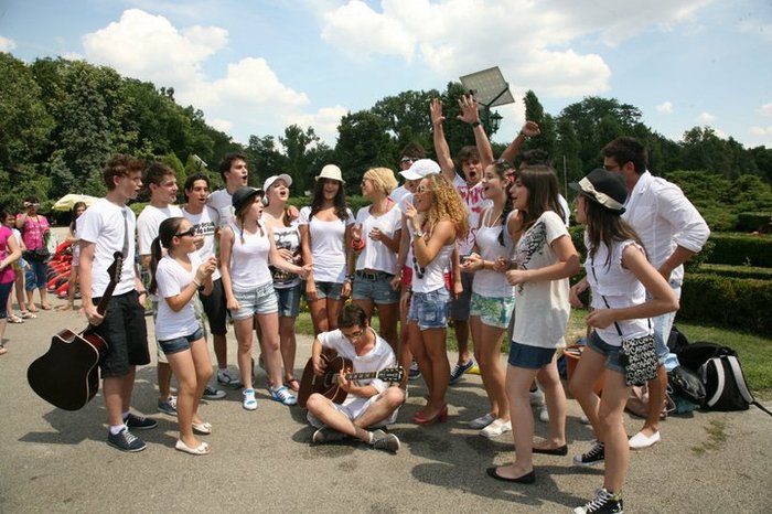 224448_256205961071935_100000475985339_1080212_3510009_n