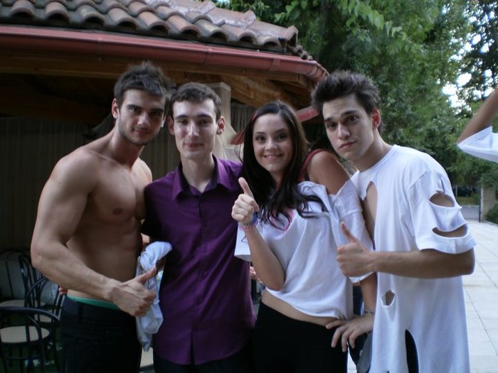 285548_156117281134792_100002095623836_317761_5242587_n