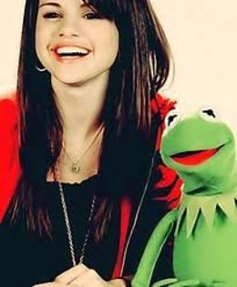 friends - Selena si Kermit