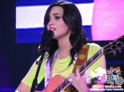 Demi Lovato - Catch Me Live (986)