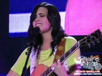 Demi Lovato - Catch Me Live (992)