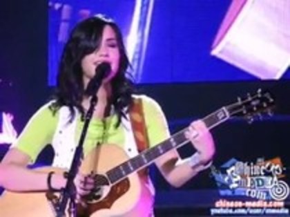 Demi Lovato - Catch Me Live (1051)