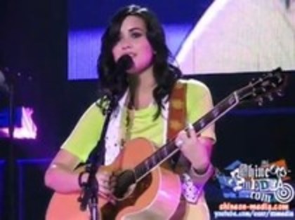 Demi Lovato - Catch Me Live (1073)