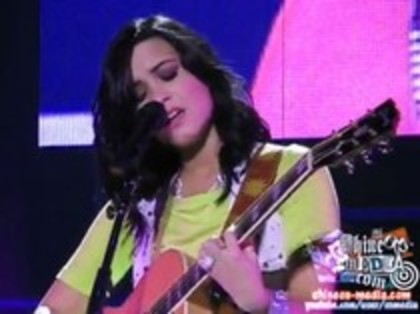 Demi Lovato - Catch Me Live (998)