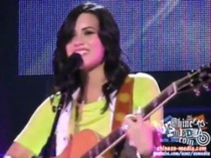 Demi Lovato - Catch Me Live (1013)