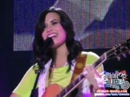 Demi Lovato - Catch Me Live (1006)