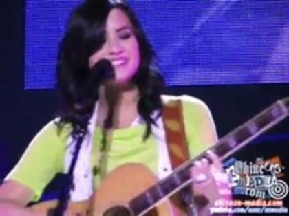 Demi Lovato - Catch Me Live (1023)