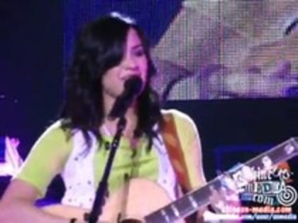 Demi Lovato - Catch Me Live (1026)
