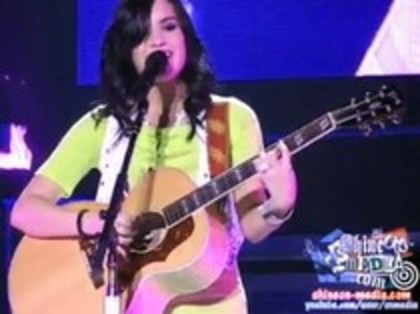 Demi Lovato - Catch Me Live (1044)